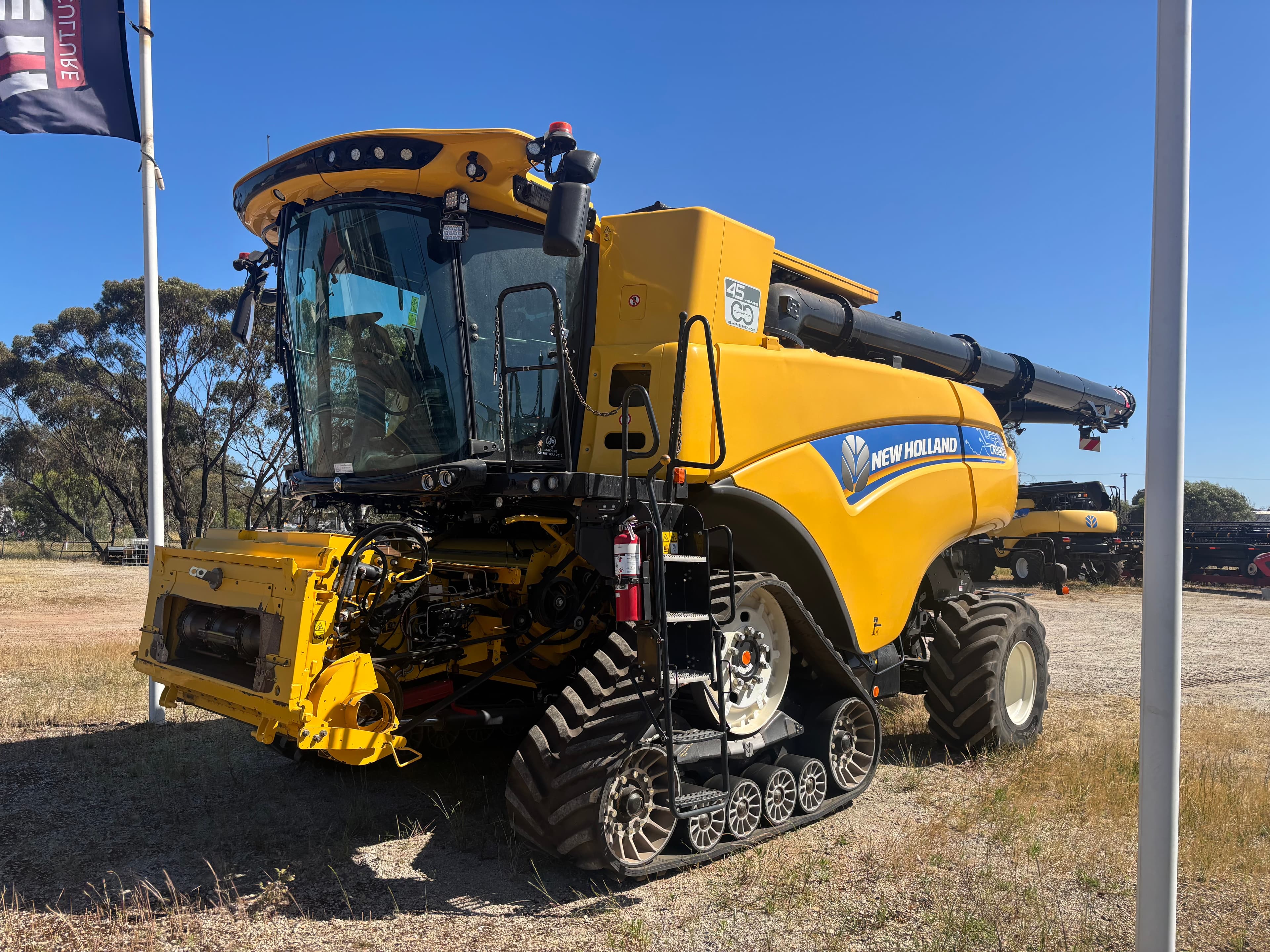 2020 NEW HOLLAND CR9.90 TRACKS &amp; 2016 NEW HOLLAND 840CD 45' FRONT