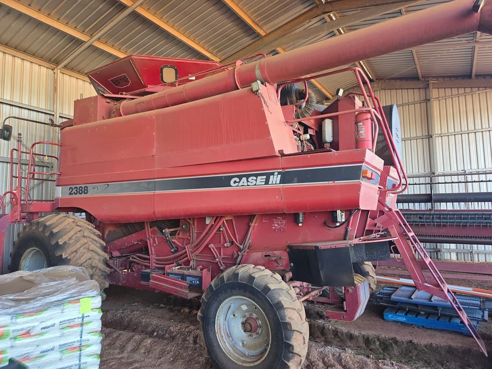CASE IH 2388 HARVESTER &amp; 1052 35' FRONT