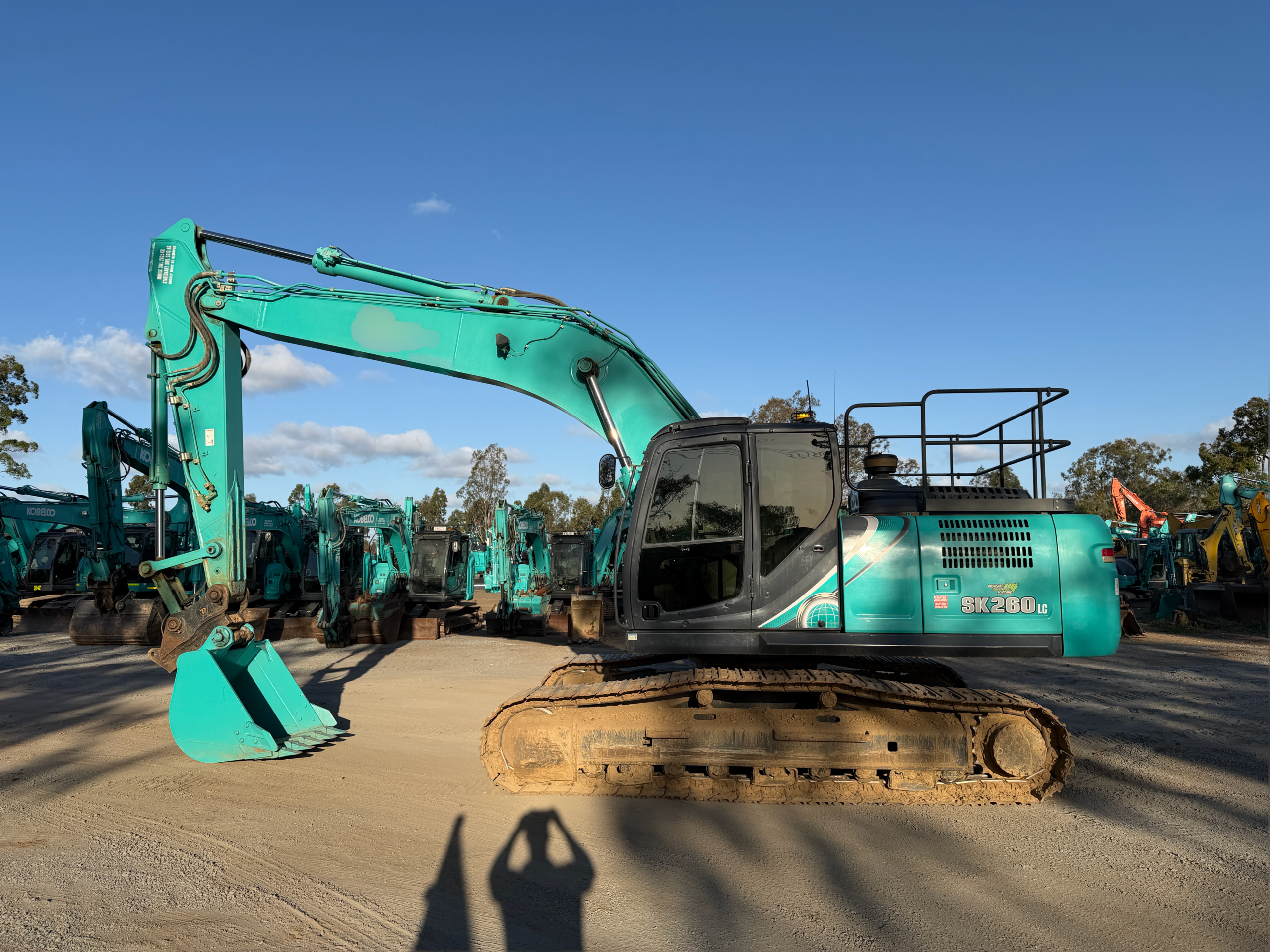KOBELCO SK260LC-10 EXCAVATOR