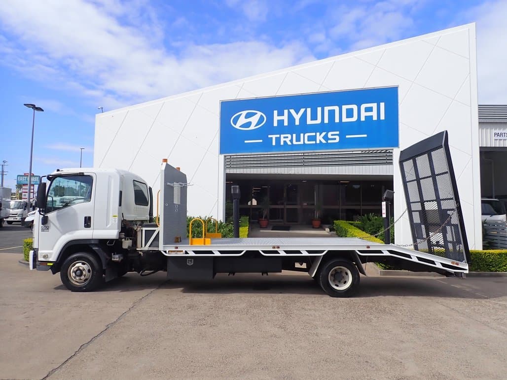 2011 ISUZU FRR 600