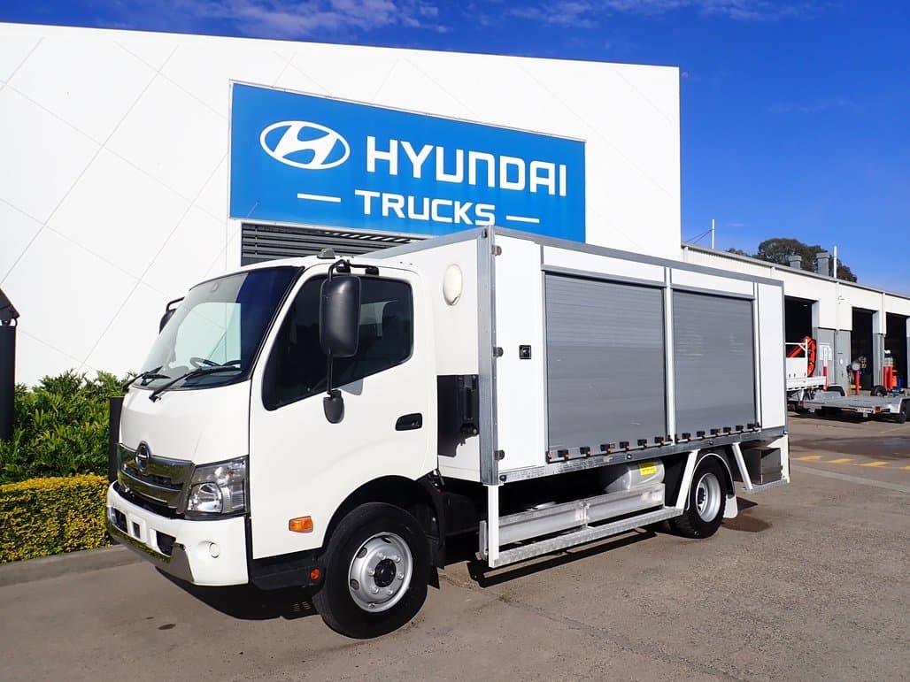 2021 HINO DUTRO 300