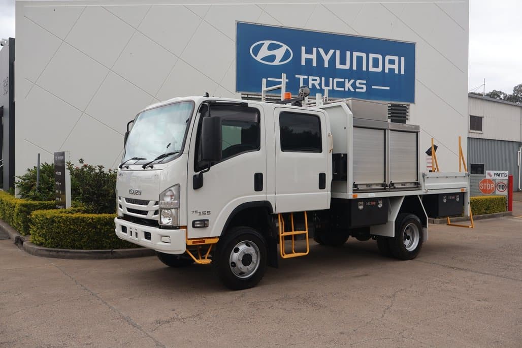2017 ISUZU NPS 75-155