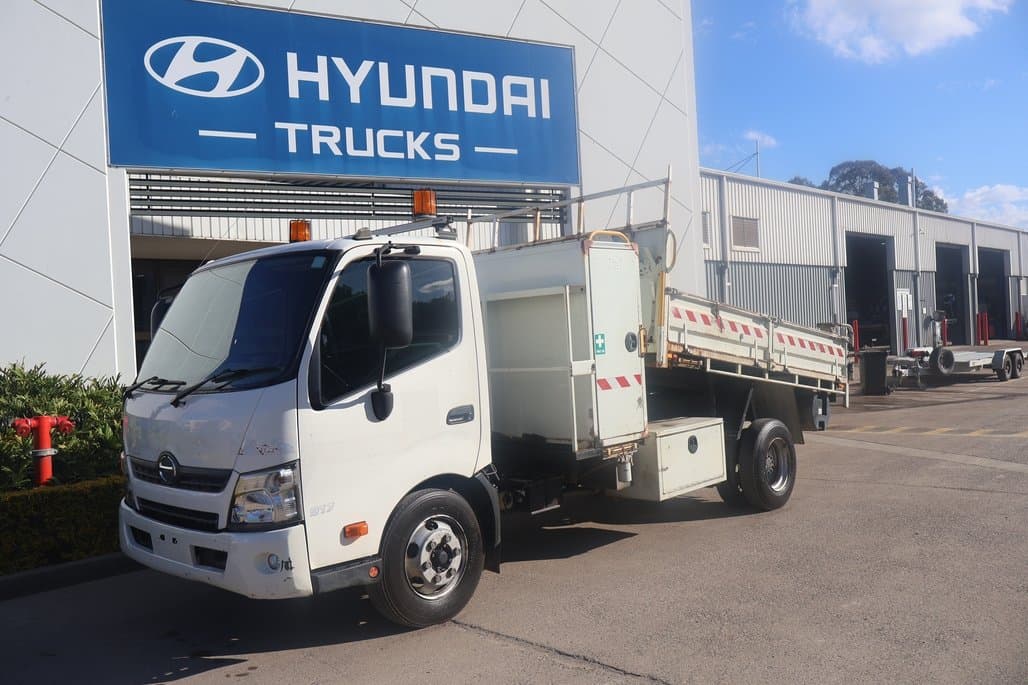 2016 HINO DUTRO 917