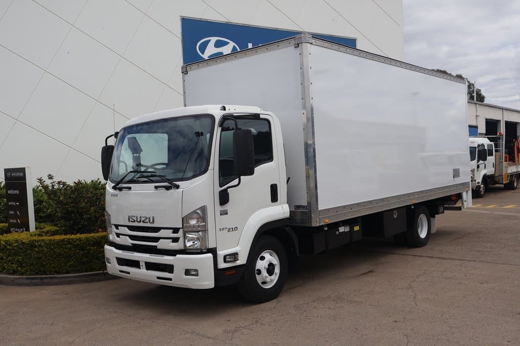 2018 ISUZU FRR 107-210