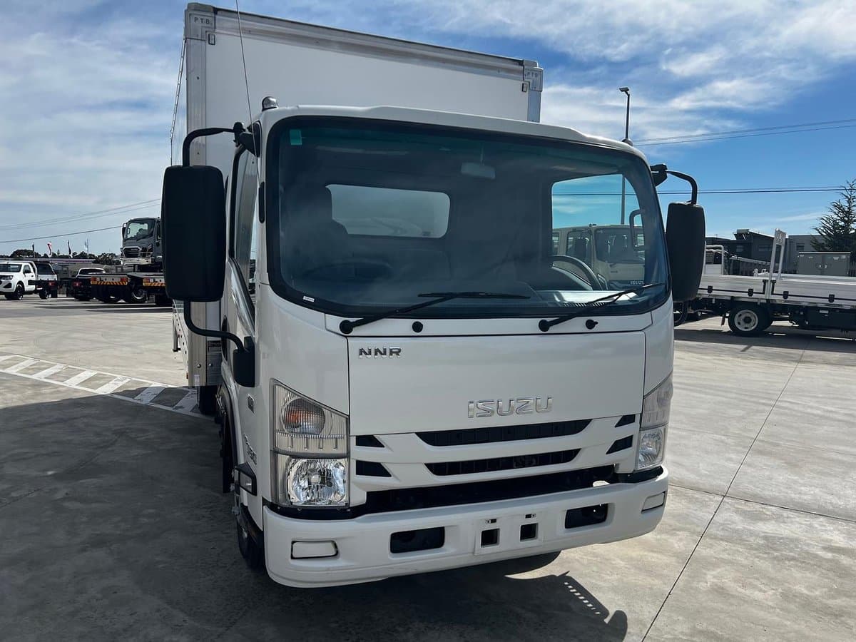 2021 Isuzu N Series NNR 45-150 Vanpack
