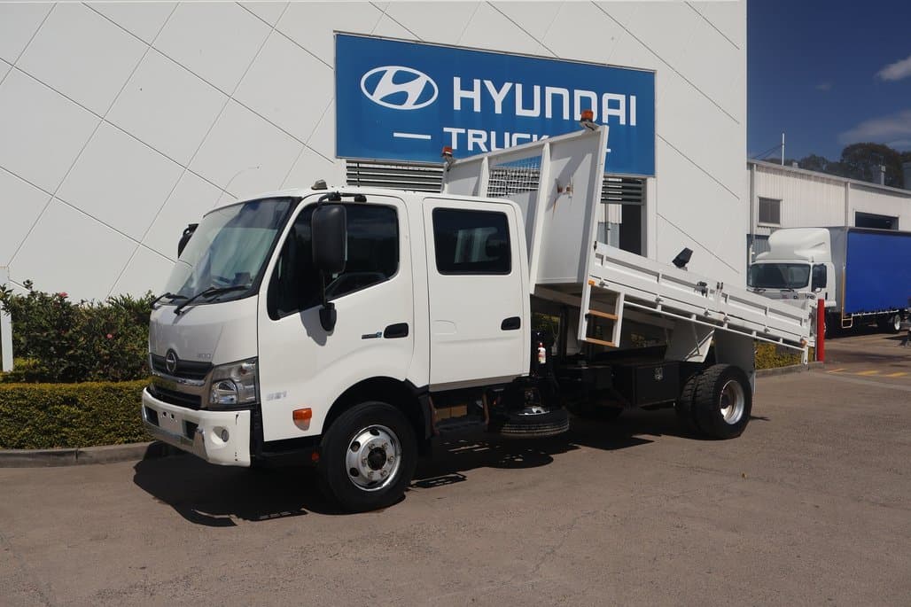 2014 HINO DUTRO 917