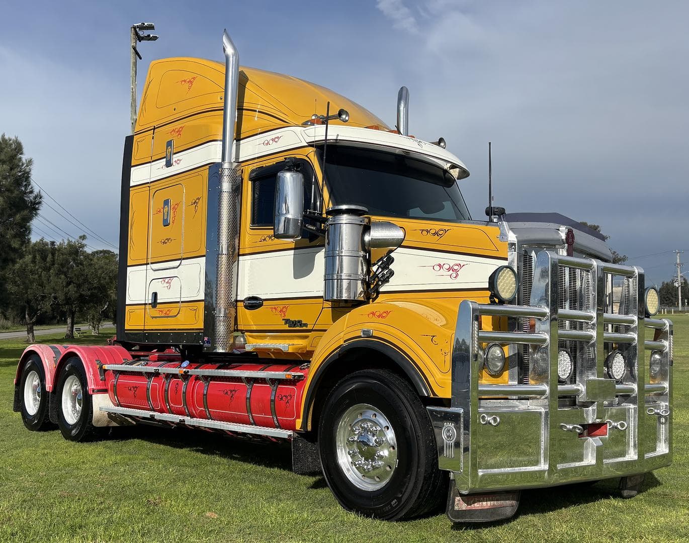 2019 Kenworth T610 SAR Ultra Shift
