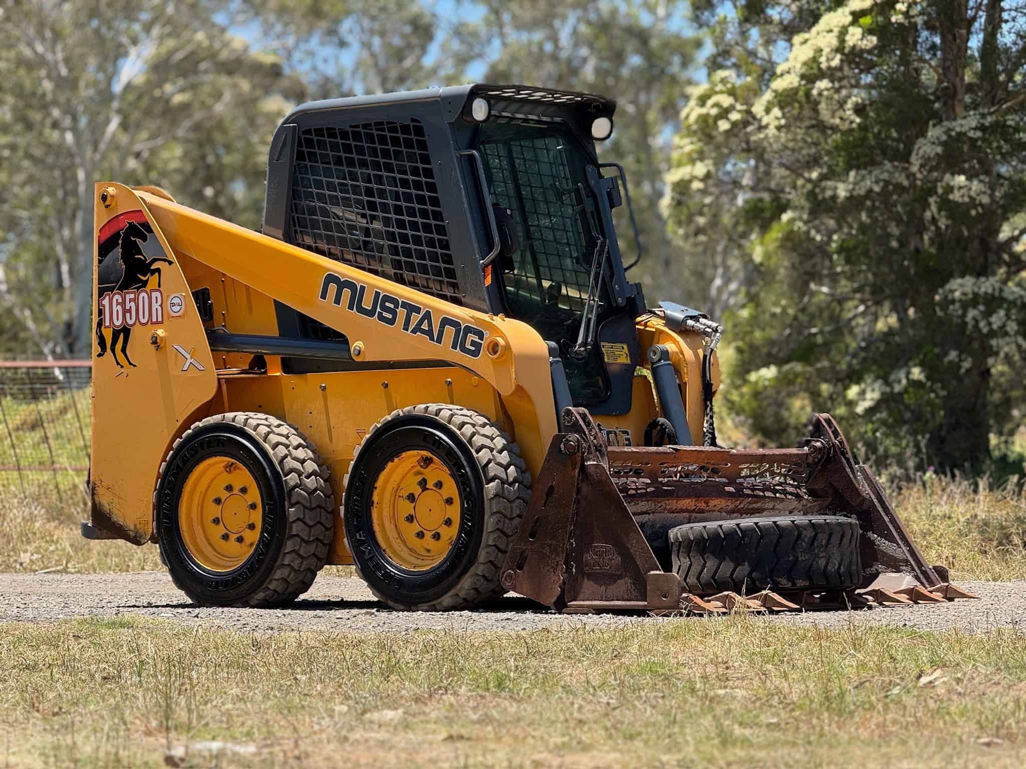 MUSTANG 1650R SKID STEER LOADER BOBCAT CATERPILLAR CASE TEREX ASV TOYOTA