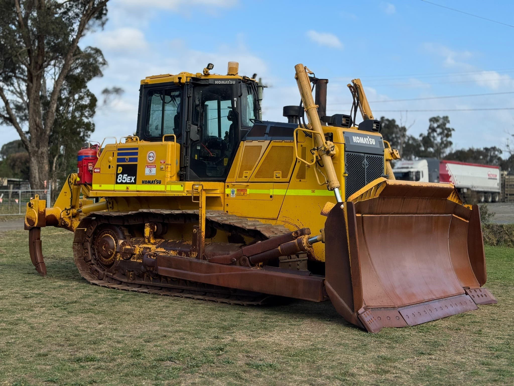 KOMATSU D85-18 EXI 30T DOZER WITH RIPPERS CATERPILLAR