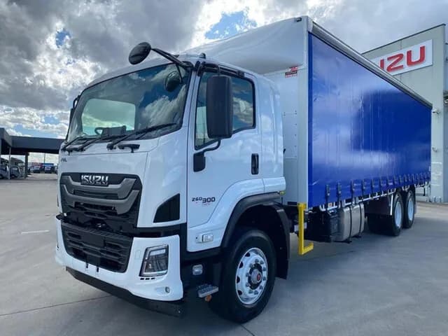 2025 Isuzu F Series 260-300 White Curtain Sider