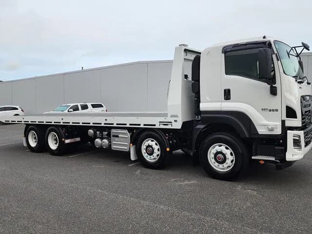 2026 Isuzu F Series FYJ 320-355 AT R67 White Tow & Tilt