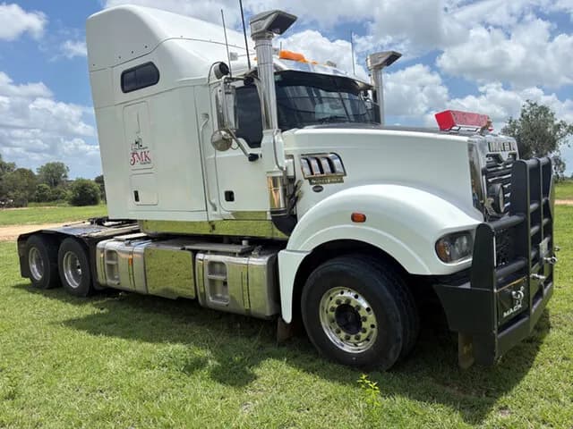 2019 Mack SUPER-LINER SUPER-LINER Truck White Prime Mover