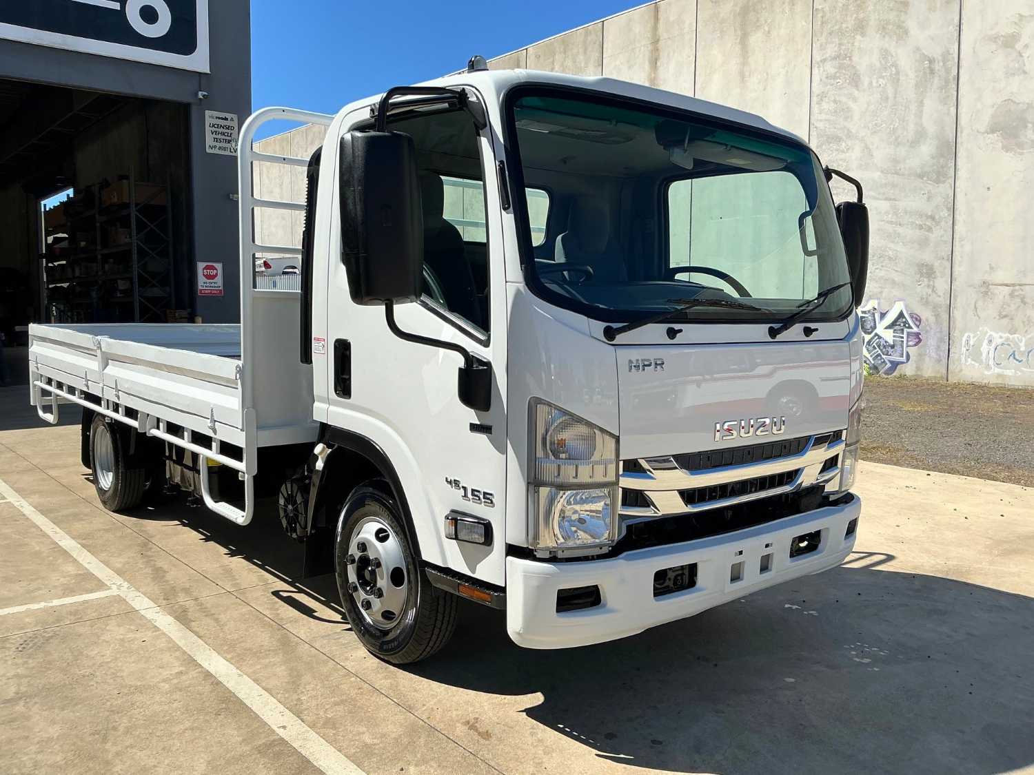2017 ISUZU NPR45 TRAY