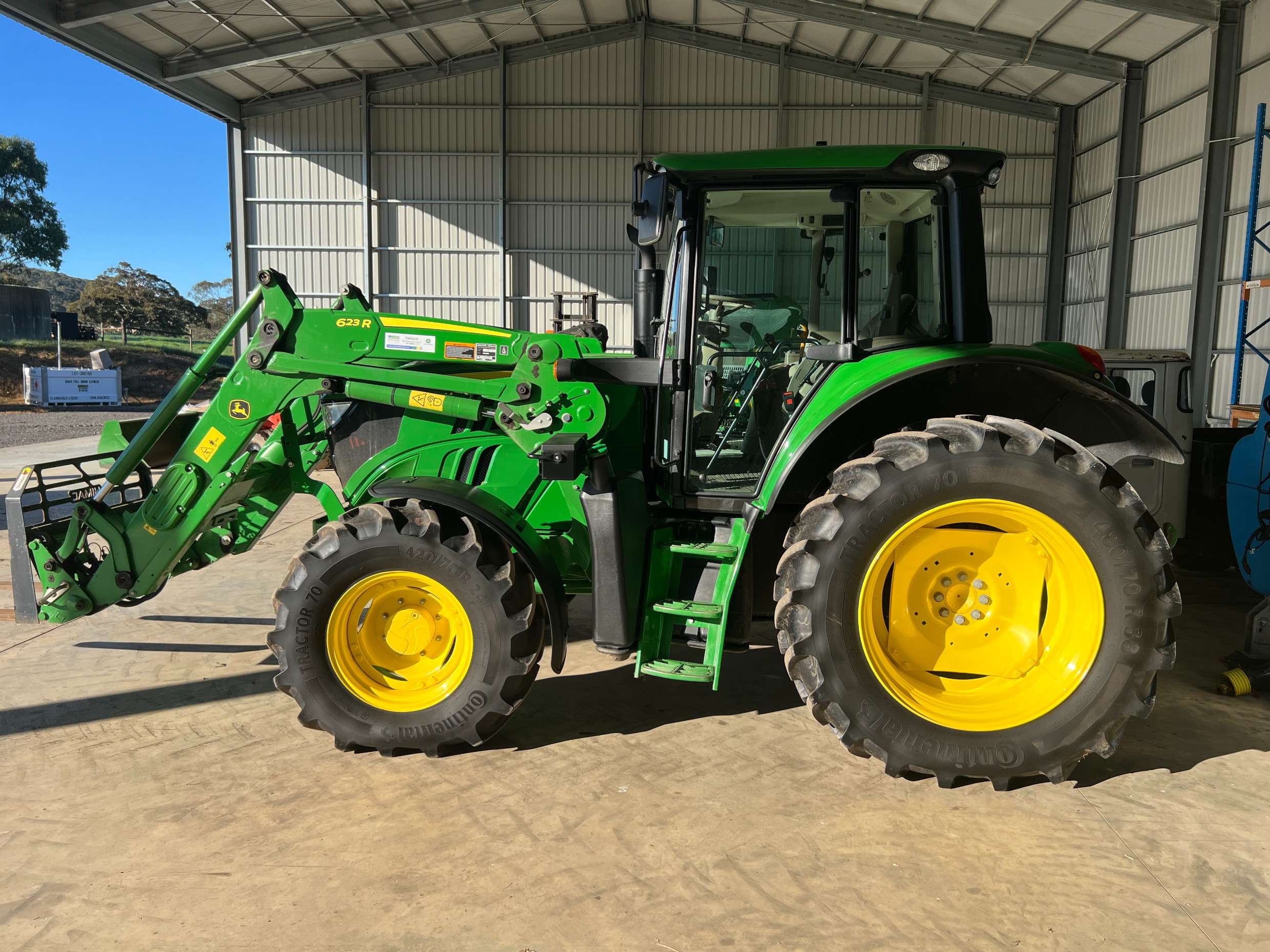 John Deere 6110M FWA/4WD