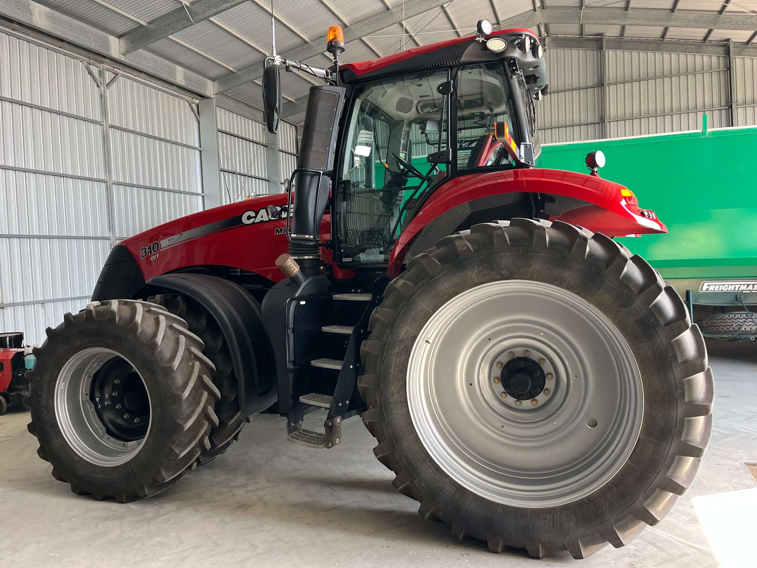 CASE IH Magnum 310 FWA/4WD