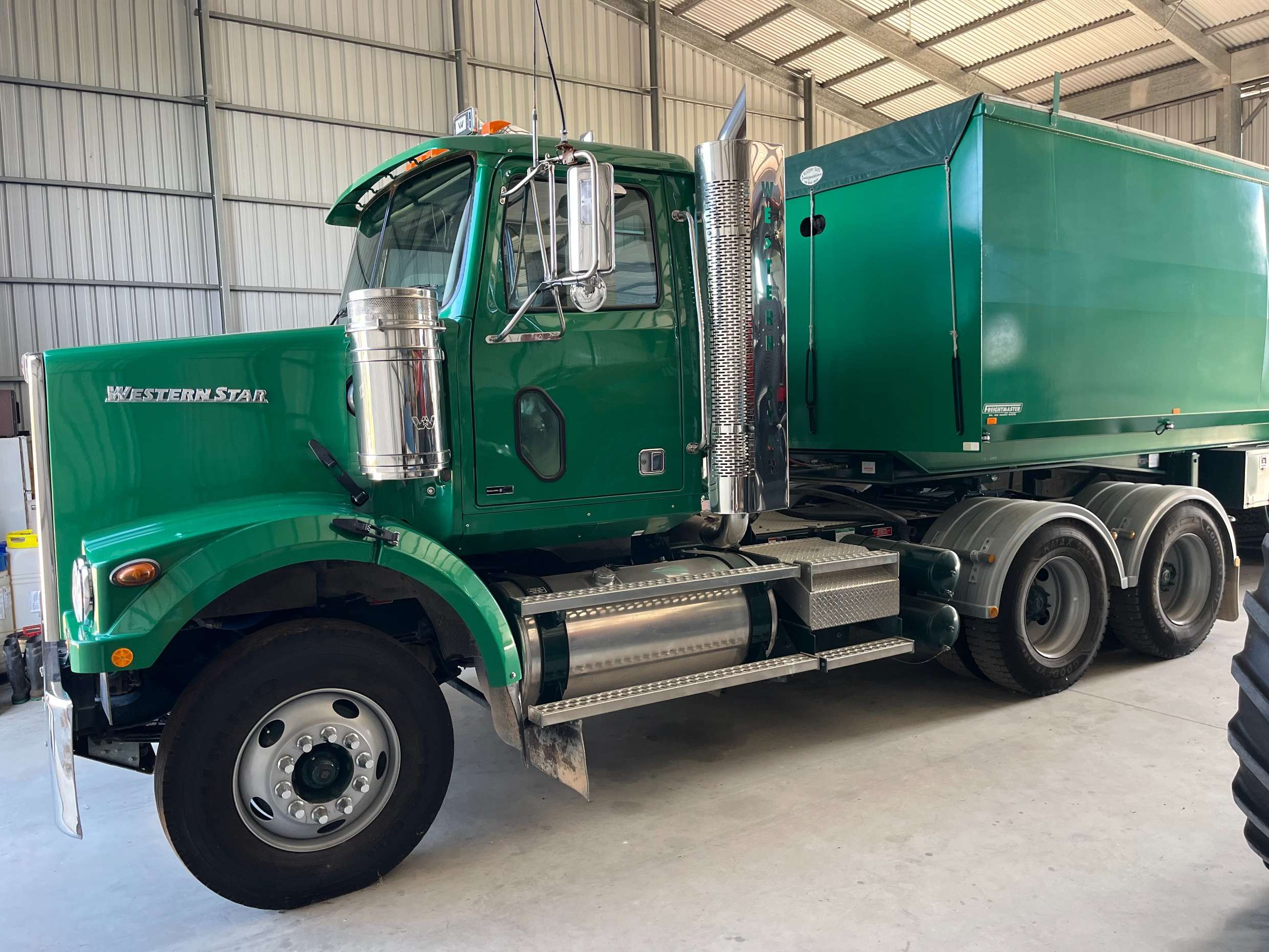 Western Star 4800FX Grain & Silage