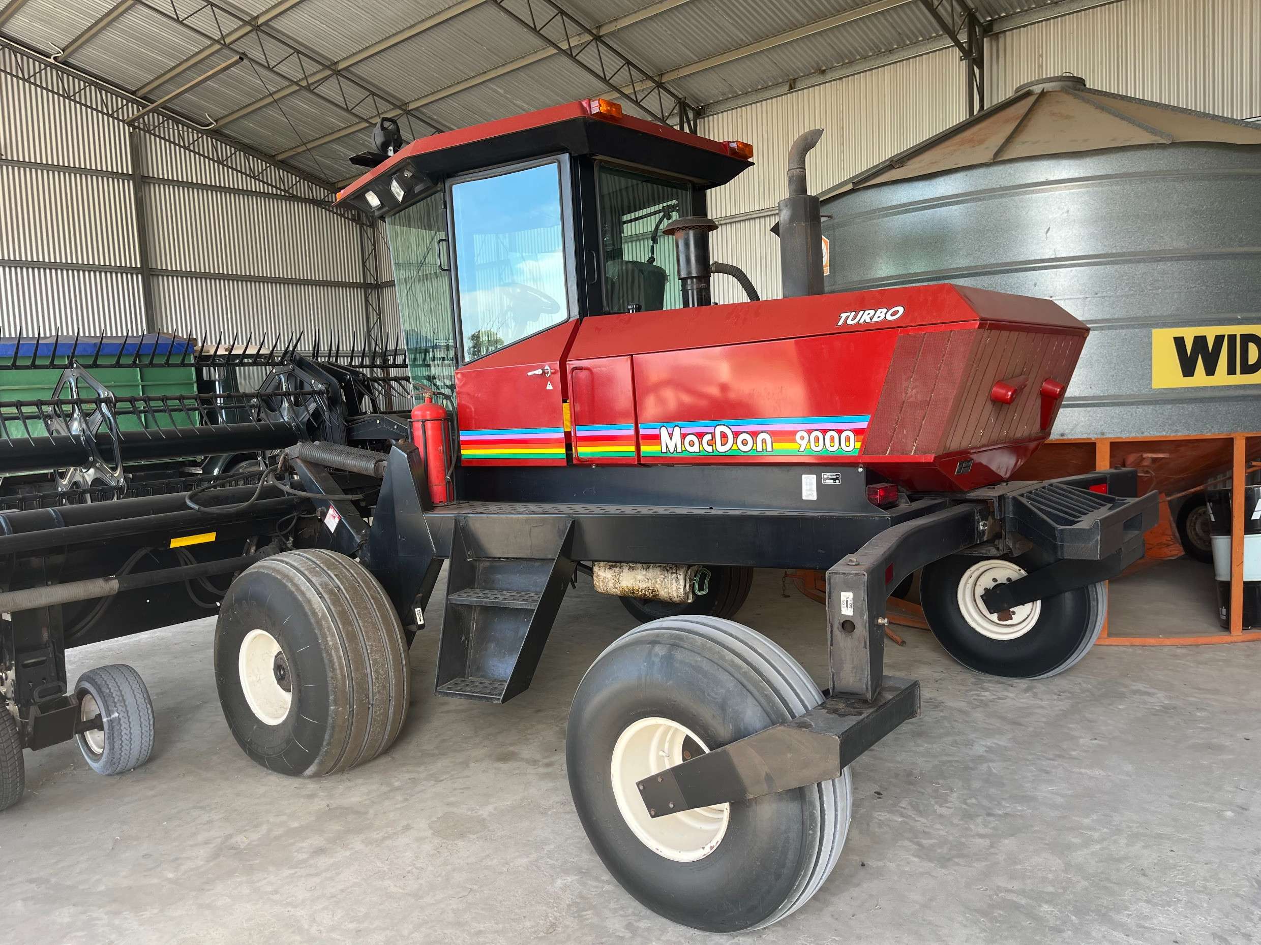 MacDon 9000 & Macdon 972 Draper Front Package Windrowers
