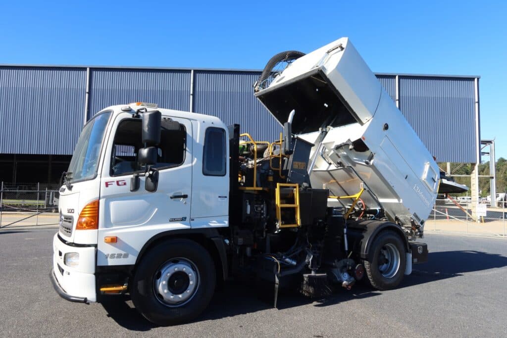 2019 Hino 500 Series - 1628 Auto - BUCHER VT 652 STREET SWEEPER