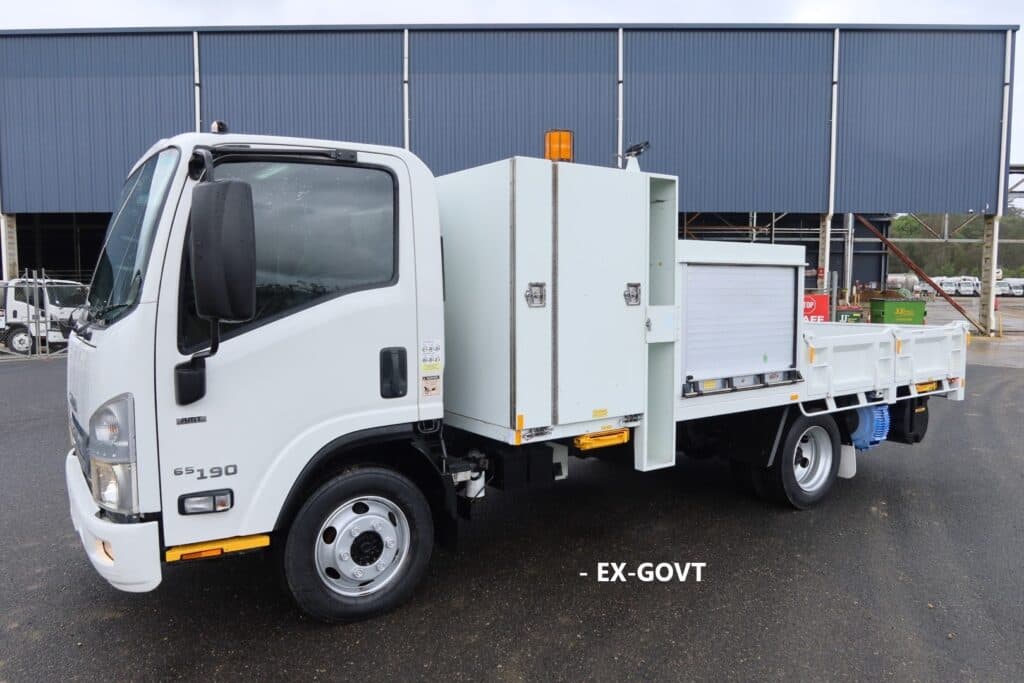 2016 Isuzu NPR 65-190 MWB AMT Auto - SERVICE TRUCK