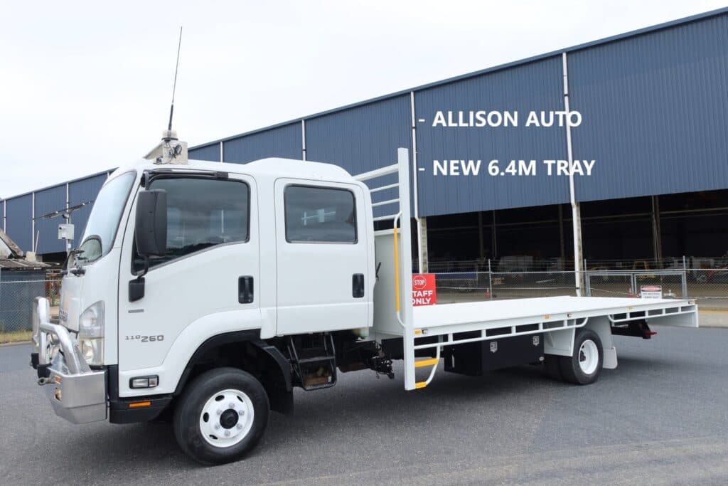 2017 Isuzu FRR 110-260 Crew Cab Auto - TRAY TRUCK