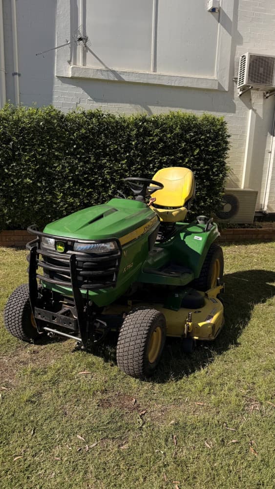 2014 John Deere X750 Lawn &amp; Garden Tractor