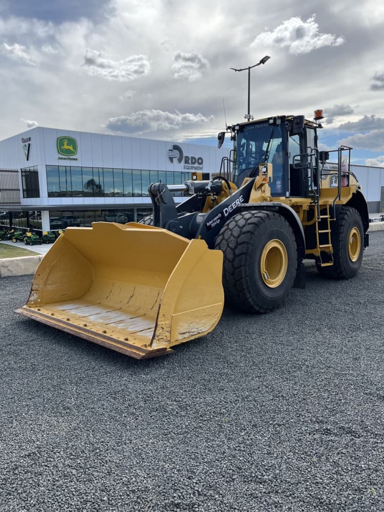 2022 John Deere 744L Wheel Loader