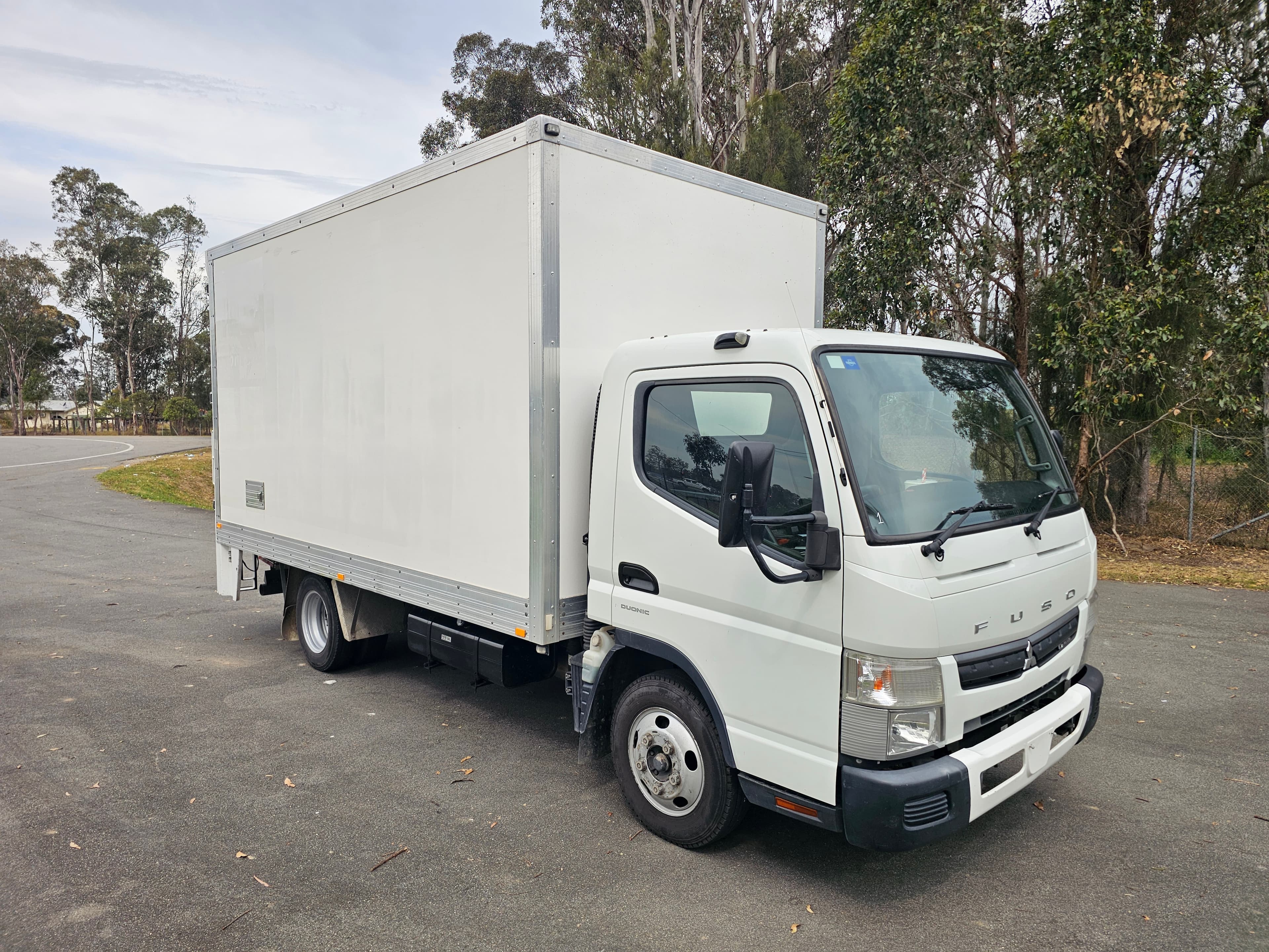 2019 Mitsubishi canter 515 turbo diesel auto car licence pantech truck
