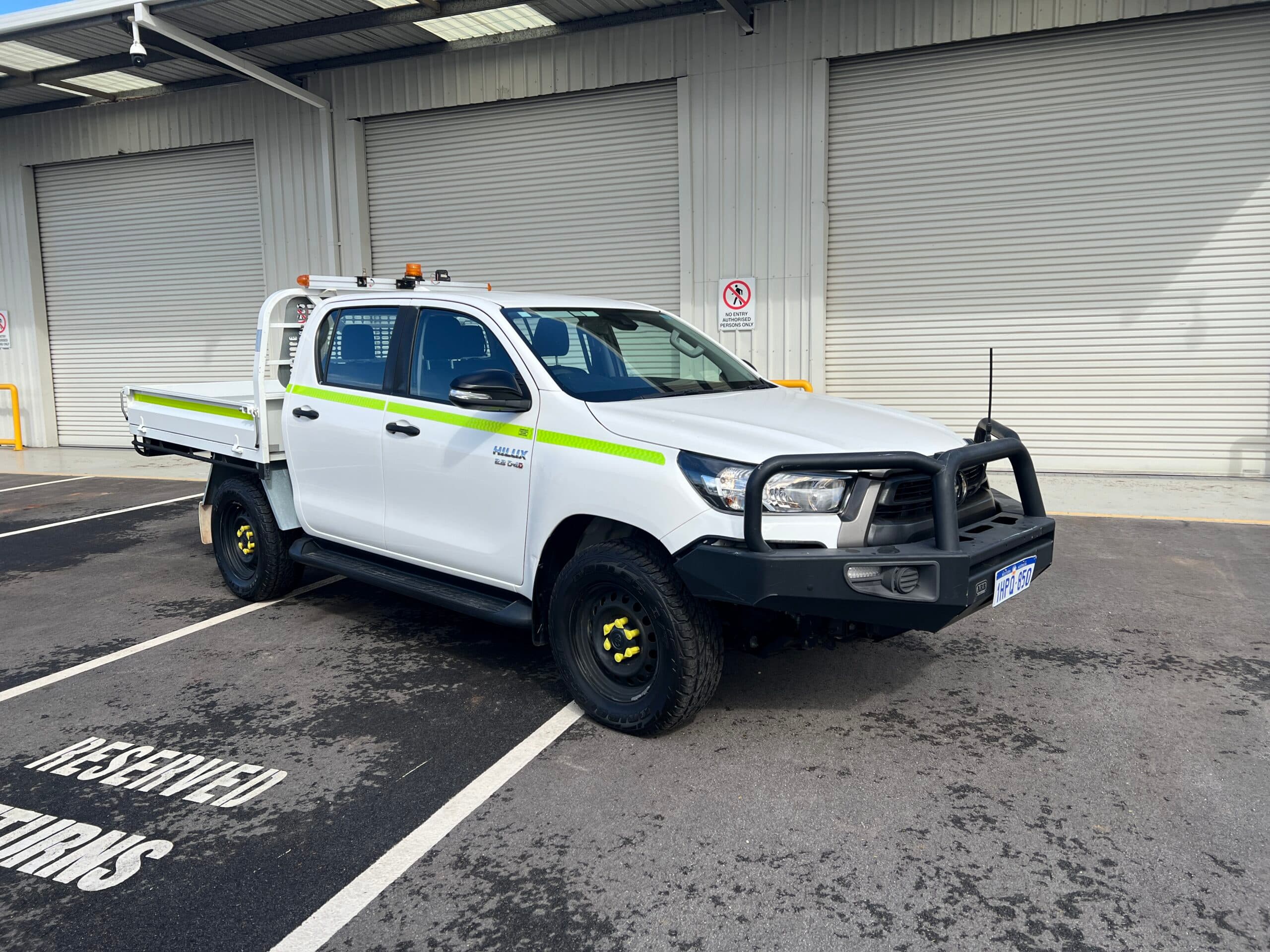2022 Toyota Hilux Dual Cab Tray – 1HPQ850