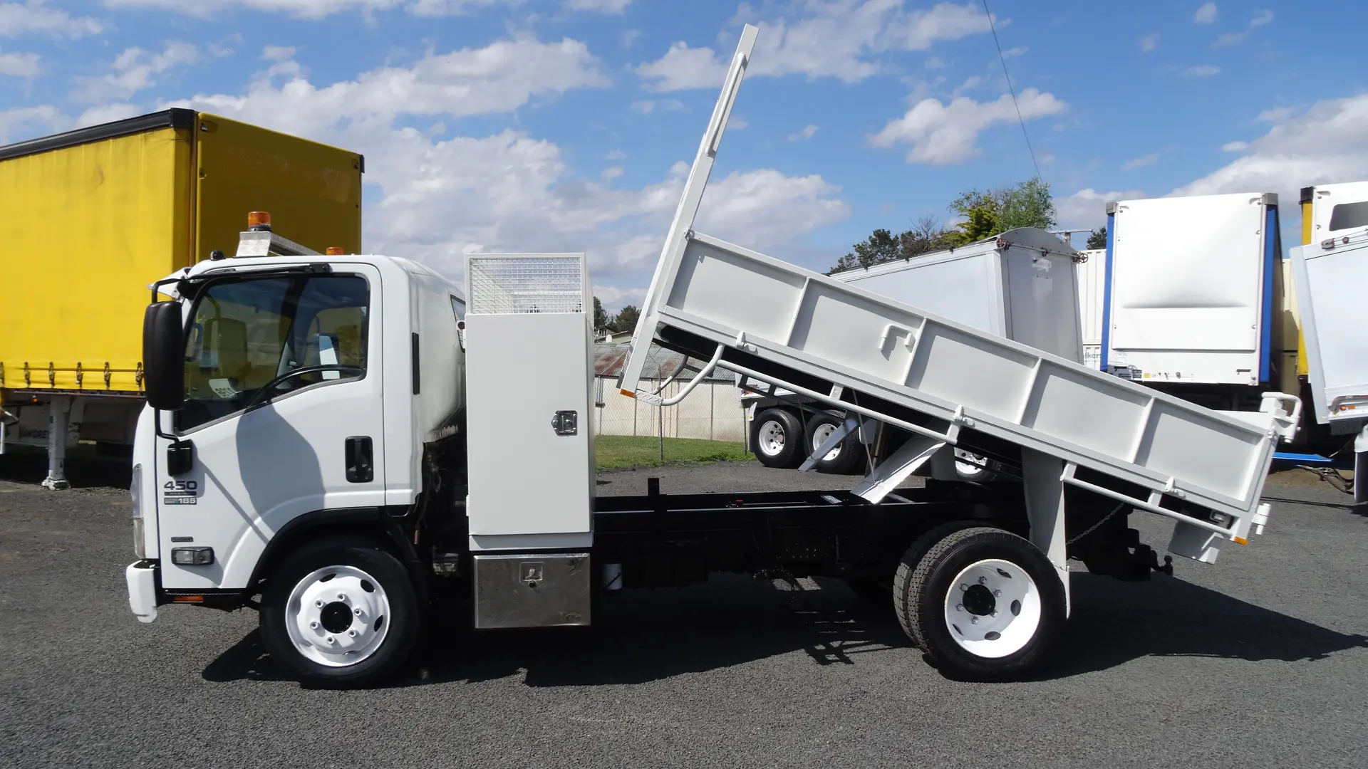 2013 ISUZU NQR
