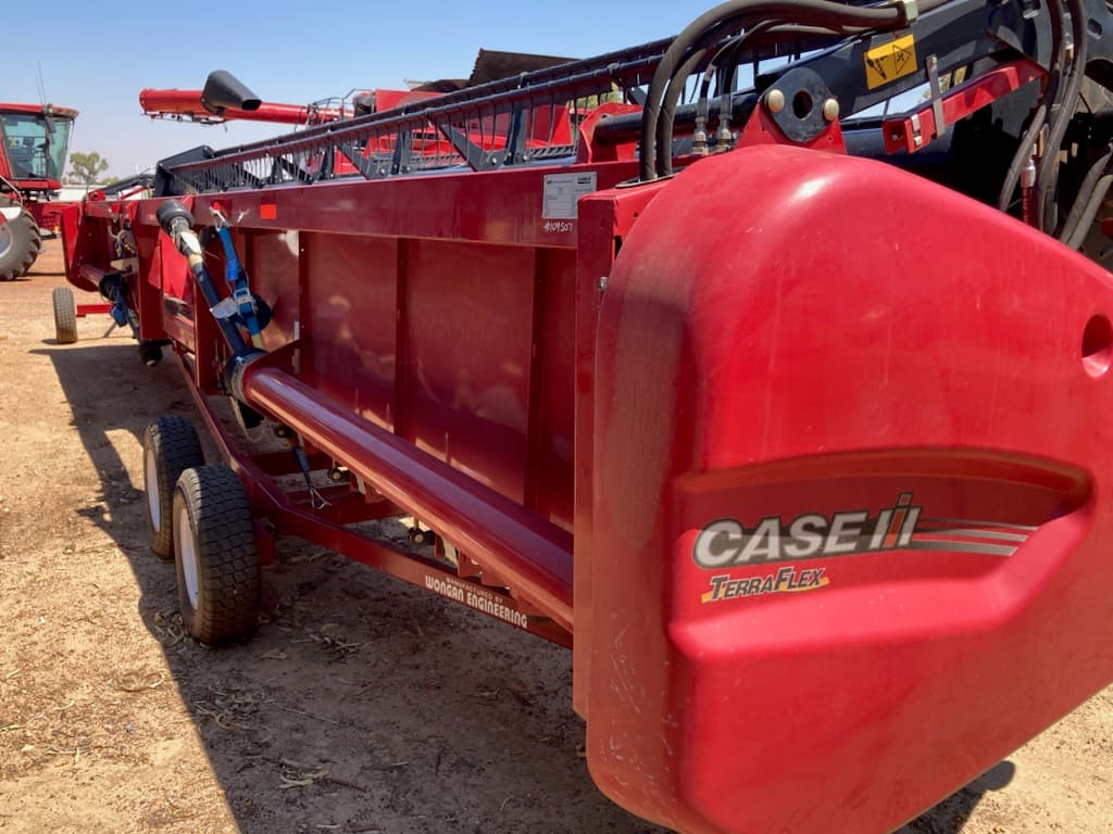 CASE IH 3020 35' TERRAFLEX AUGER FRONT
