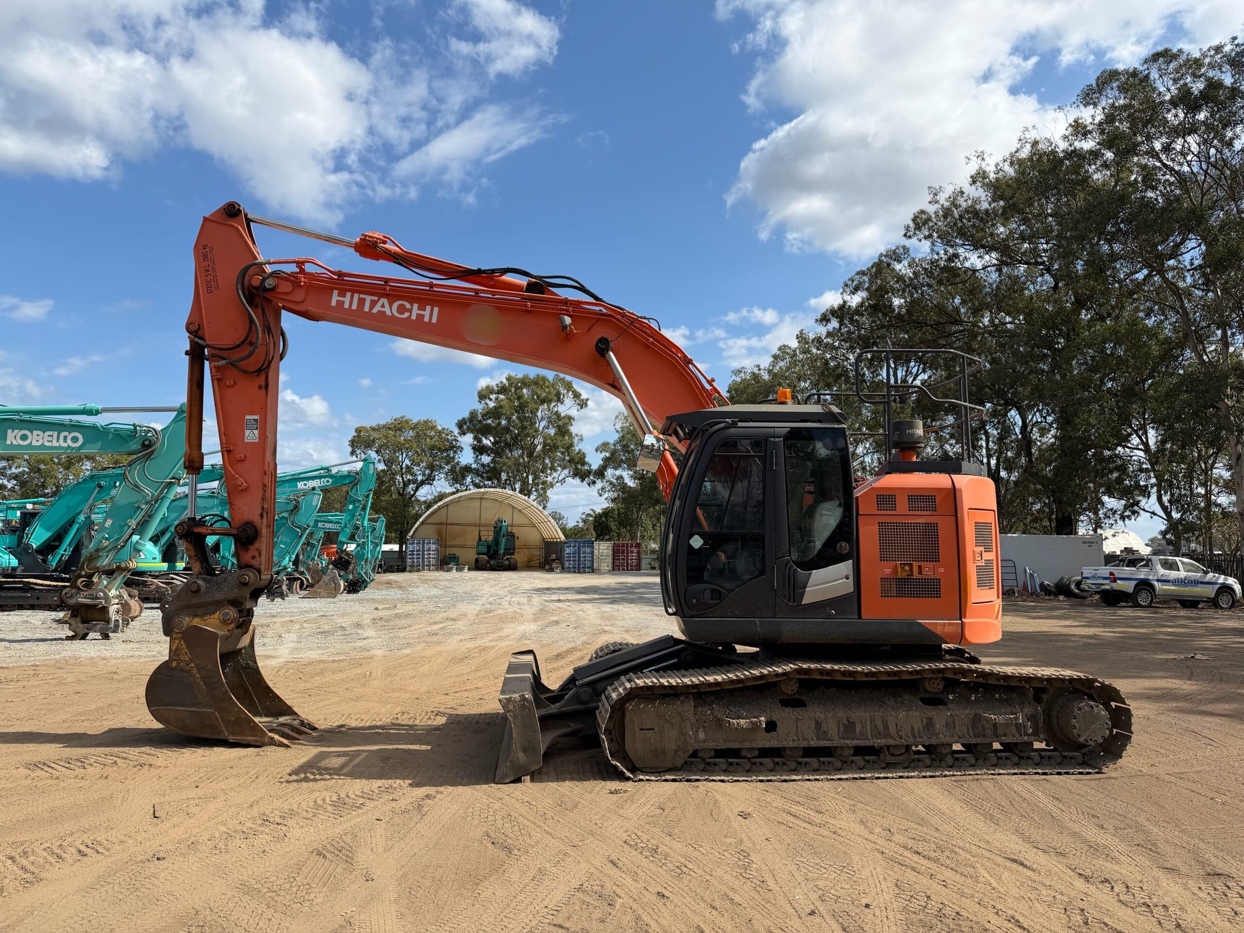HITACHI ZX225USLC-5B EXCAVATOR