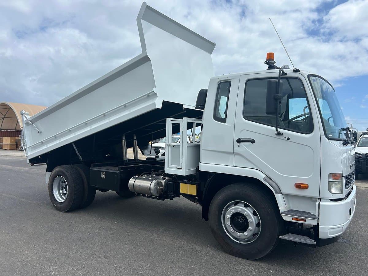 2017 Mitsubishi Fm FUSO FM 1627, MANUAL, TIPPER, LOW KM