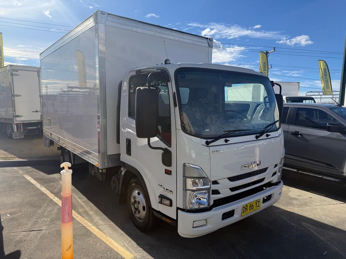 2023 Isuzu N Series NNR 45-150 Vanpack