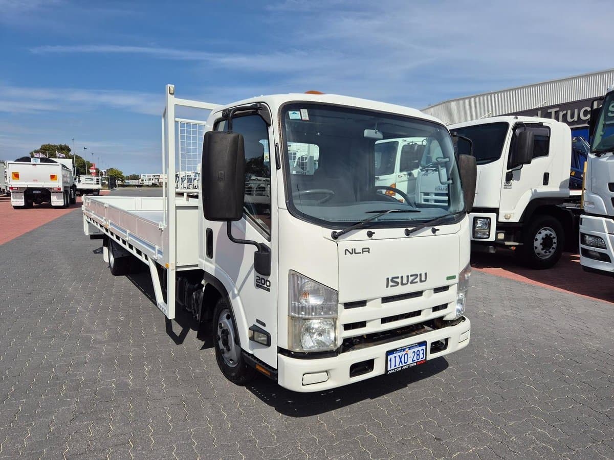 2013 Isuzu Nlr200 Car License Xlwb Tray And Lift