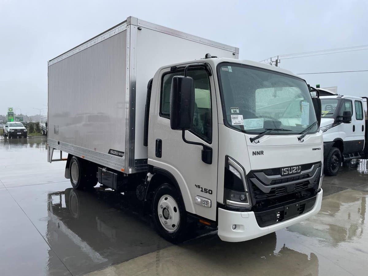 2026 Isuzu N Series NNR 45-150 DT D34 Vanpack