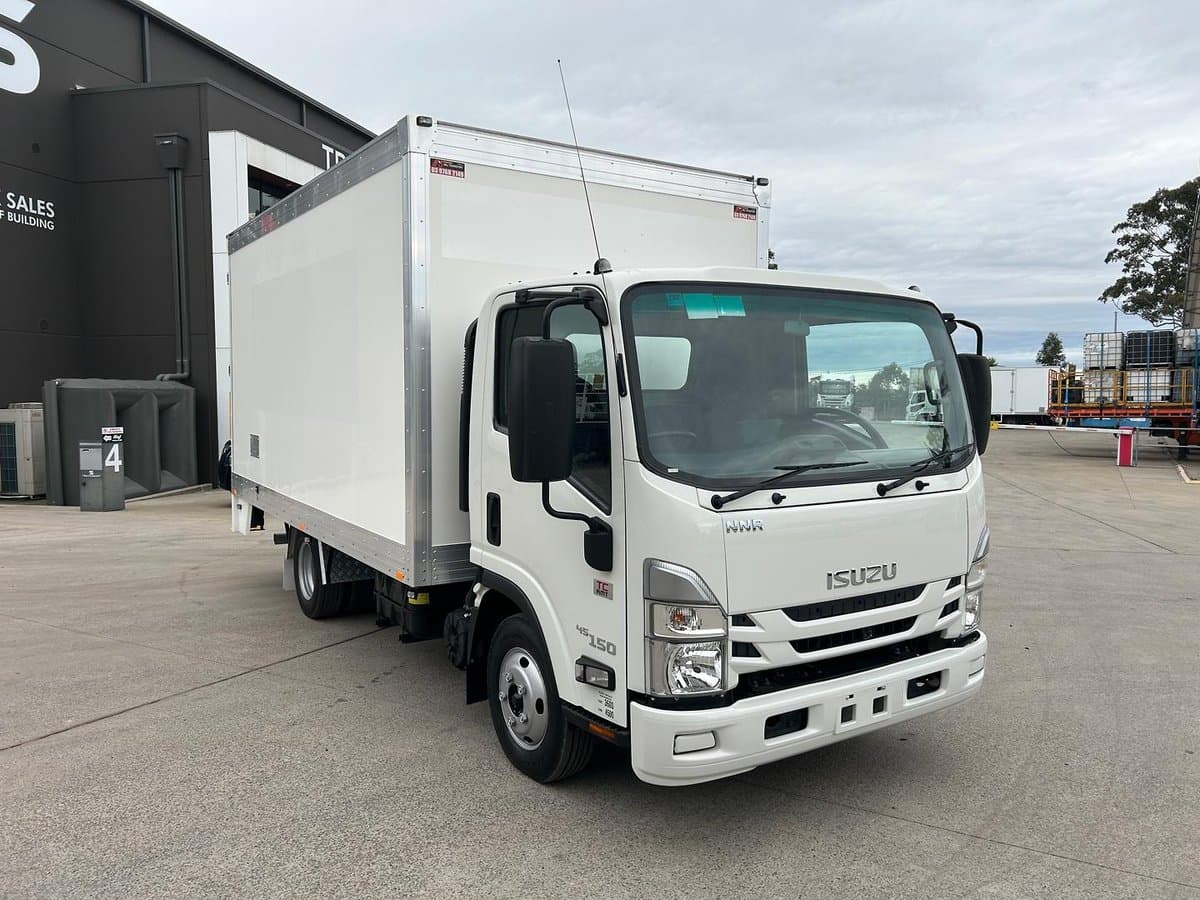 2023 Isuzu N Series NNR 45-150 Vanpack