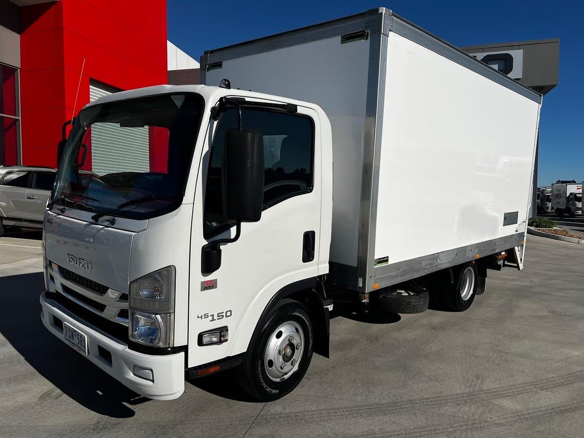 2021 Isuzu N Series NNR 45-150 Vanpack