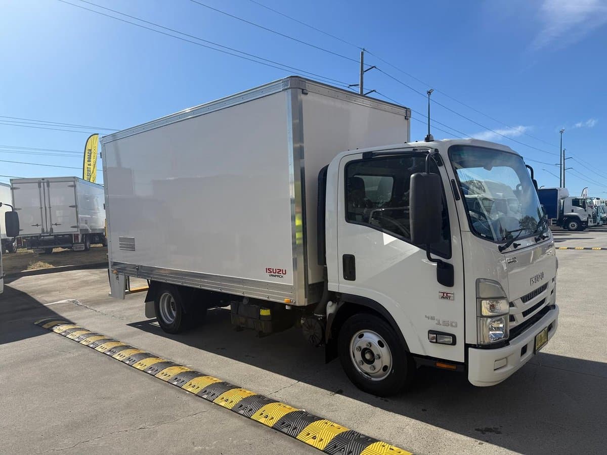 2022 Isuzu N Series NNR 45-150 Vanpack