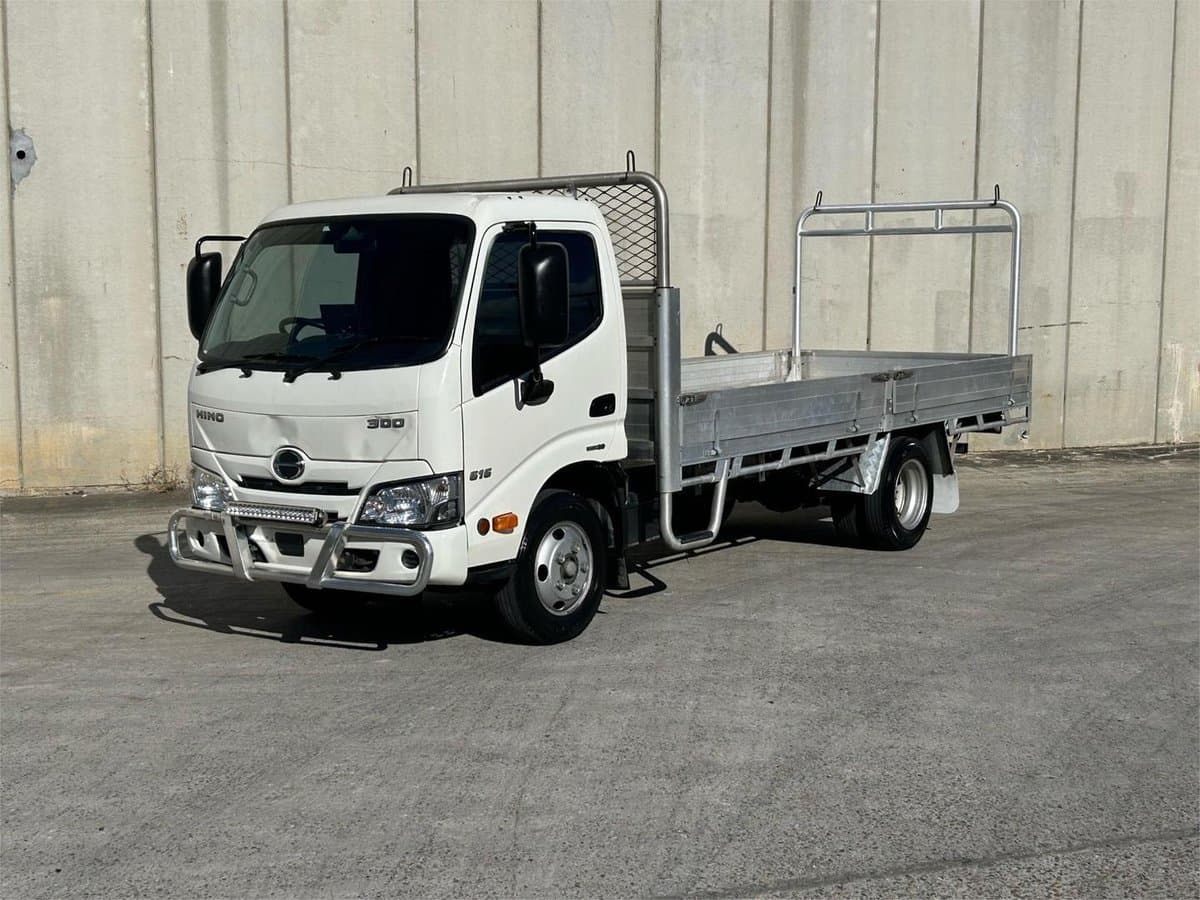 2020 Hino 300 Series 616 Alloy Tray