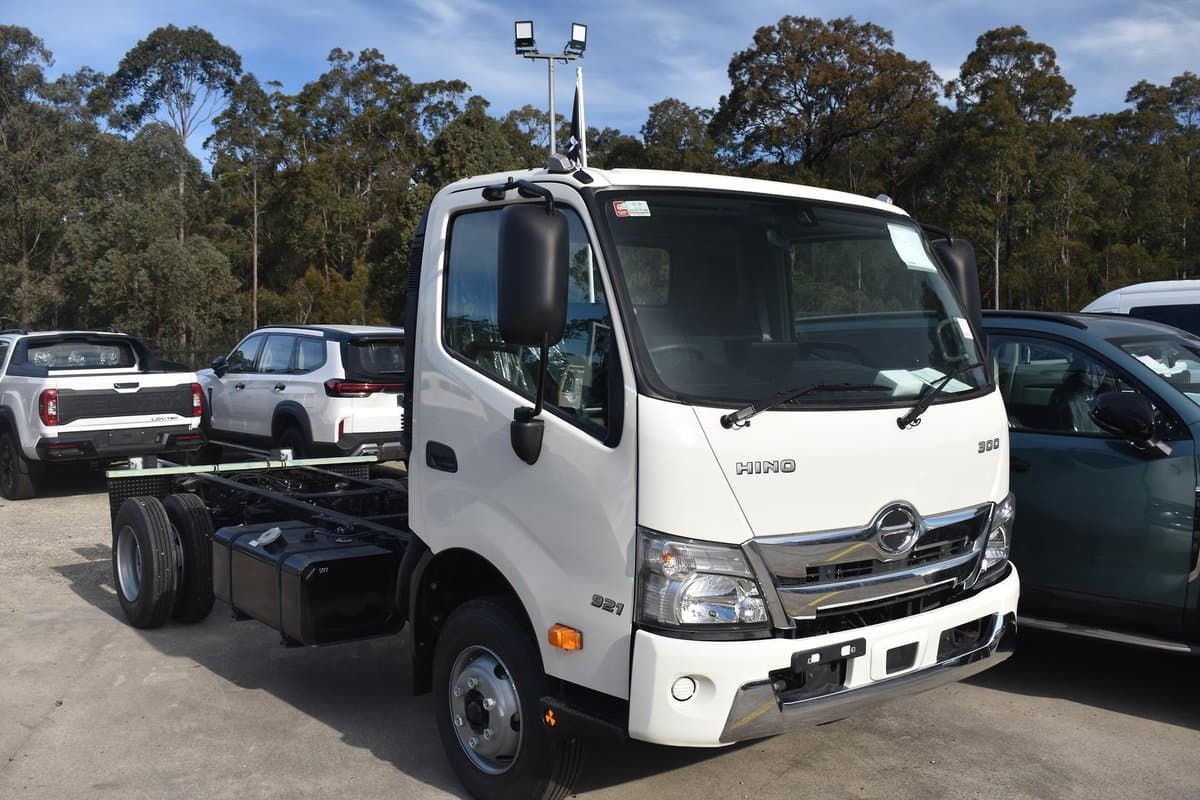 2025 Hino 300 Series 921