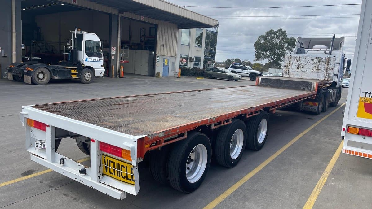 2010 Barker Drop Deck Flat