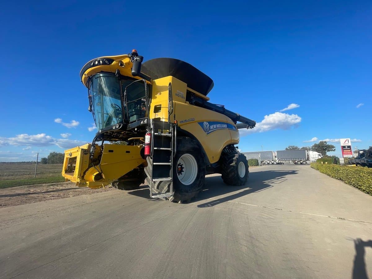 2017 New Holland Cr9.90