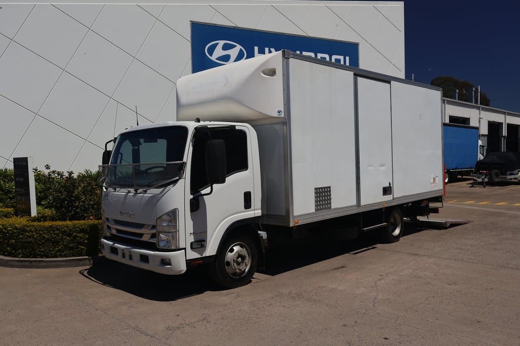 2017 ISUZU NPR 75-190