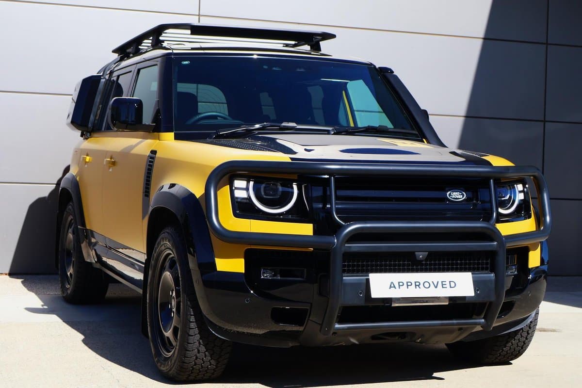 2025 Land Rover Defender 110 D350 Trophy Edition Deep Sandglow L663 MY26 AWD