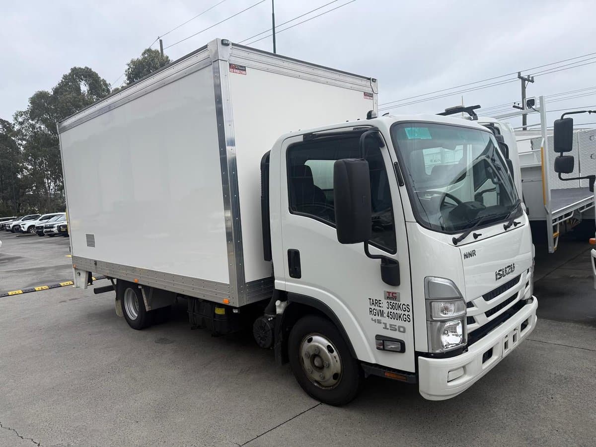 2024 Isuzu N Series NNR 45-150 Vanpack