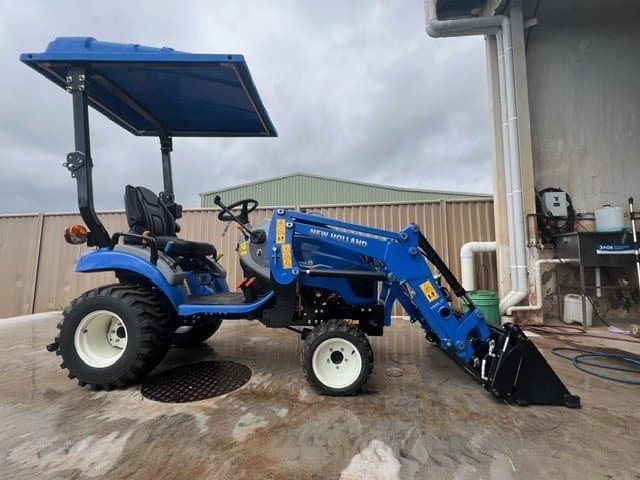 2025 NEW HOLLAND BOOMER 25C ROPS