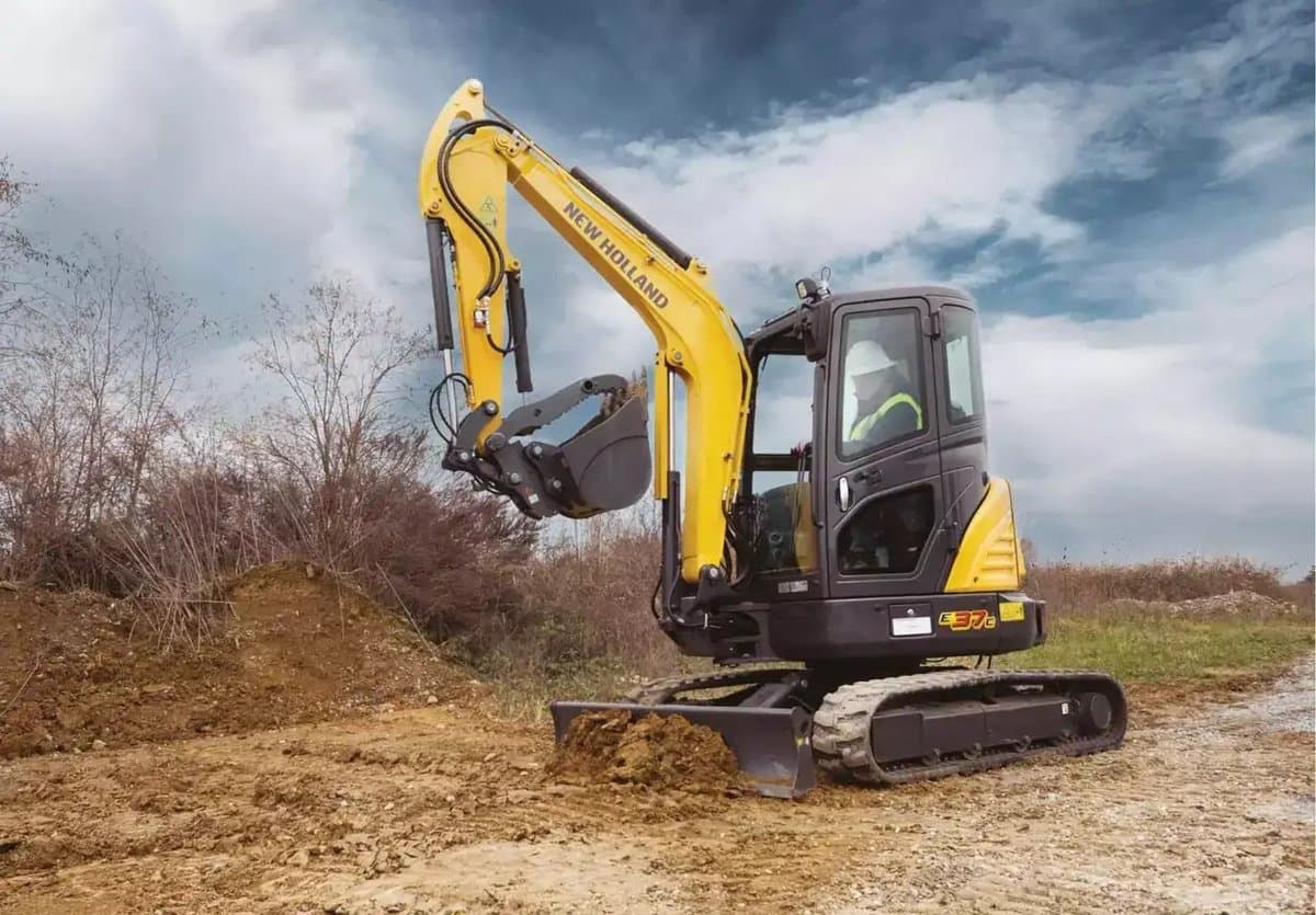 NEW HOLLAND CONSTRUCTION E37C MINI EXCAVATOR