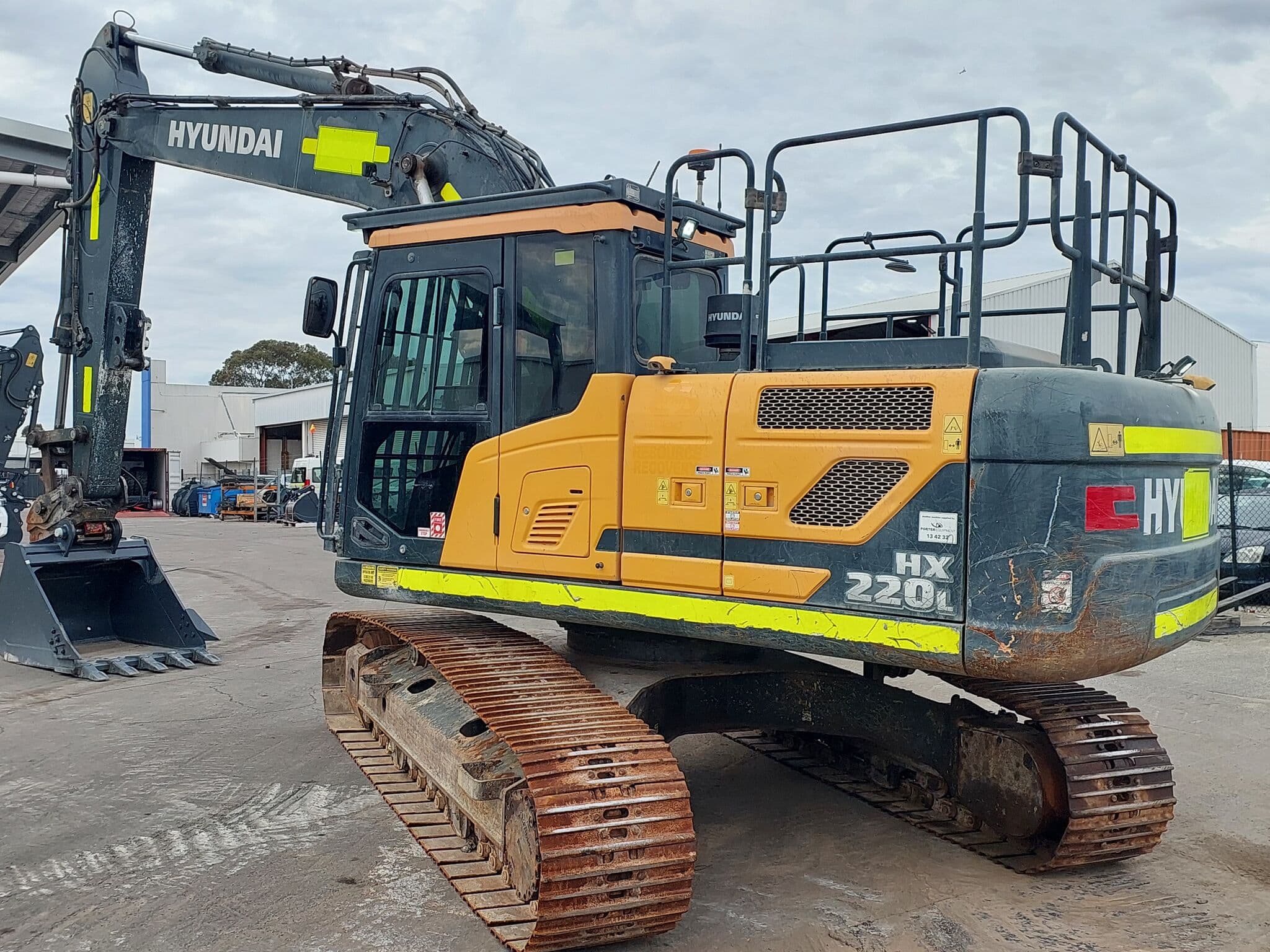 Hyundai HX220L T3