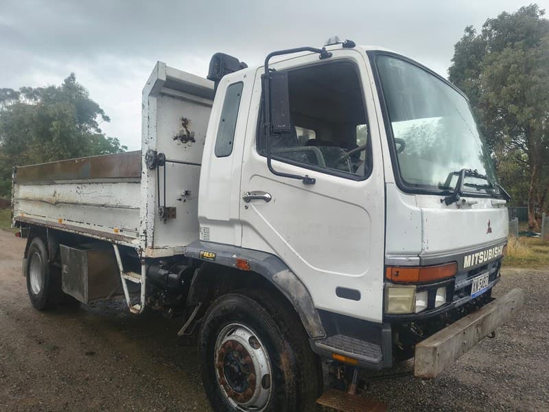 1999 MITSUBISHI FIGHTER