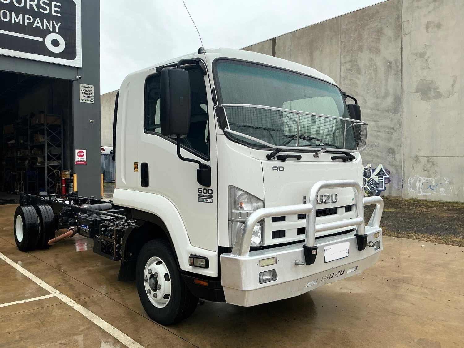 2015 ISUZU FRD600 CAB CHASSIS
